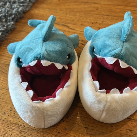 Toddler Unisex Cat & Jack Bruce Shark Loafer Slippers Blue NWOT size 7/8 - Picture 3 of 5